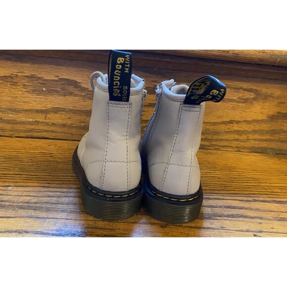 Doc Martens Girls Nude Zipper Boots Size 9C Nice Toddler - Picture 4 of 8